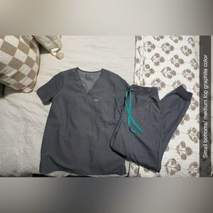 Figs scrubs medium top, small bottoms graphite color